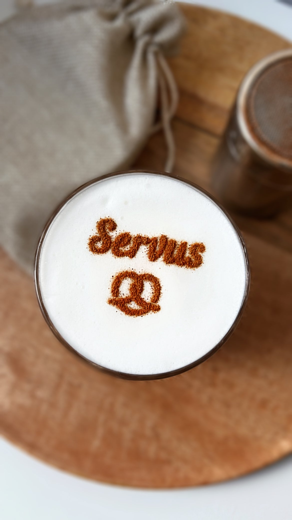 Milchschaumschablone "Servus"