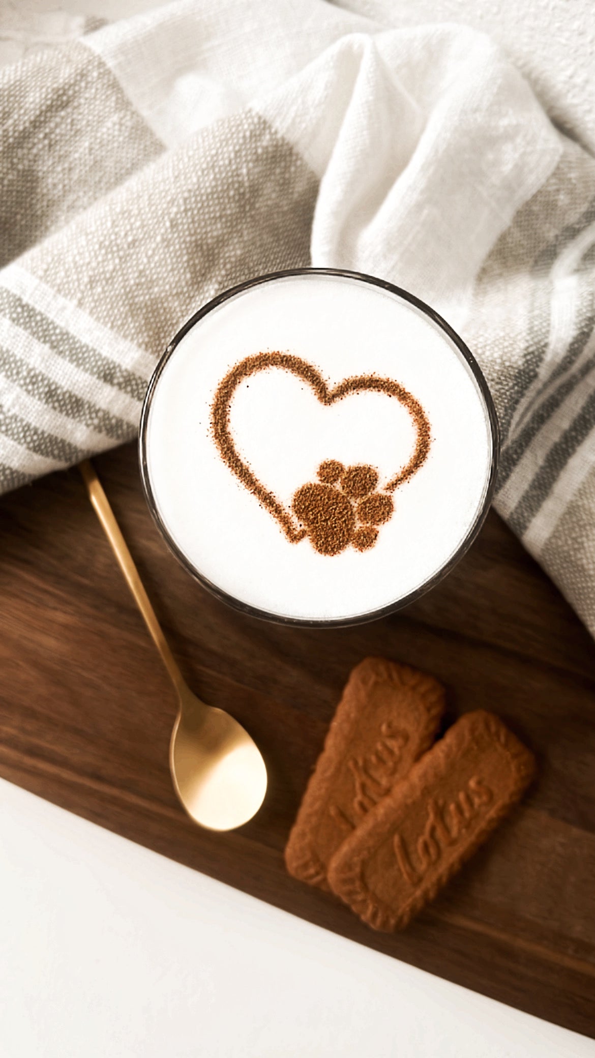 Milchschaumschablone "Herz mit Pfote"