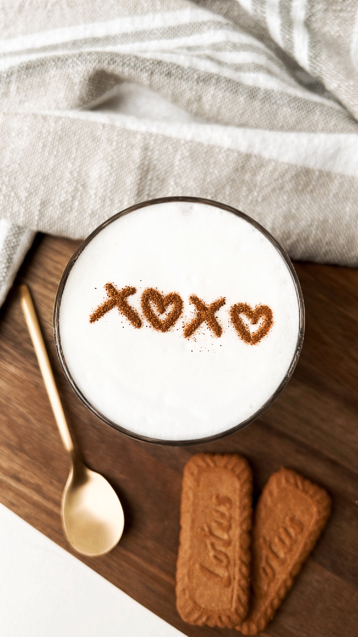 Milchschaumschablone "XOXO"